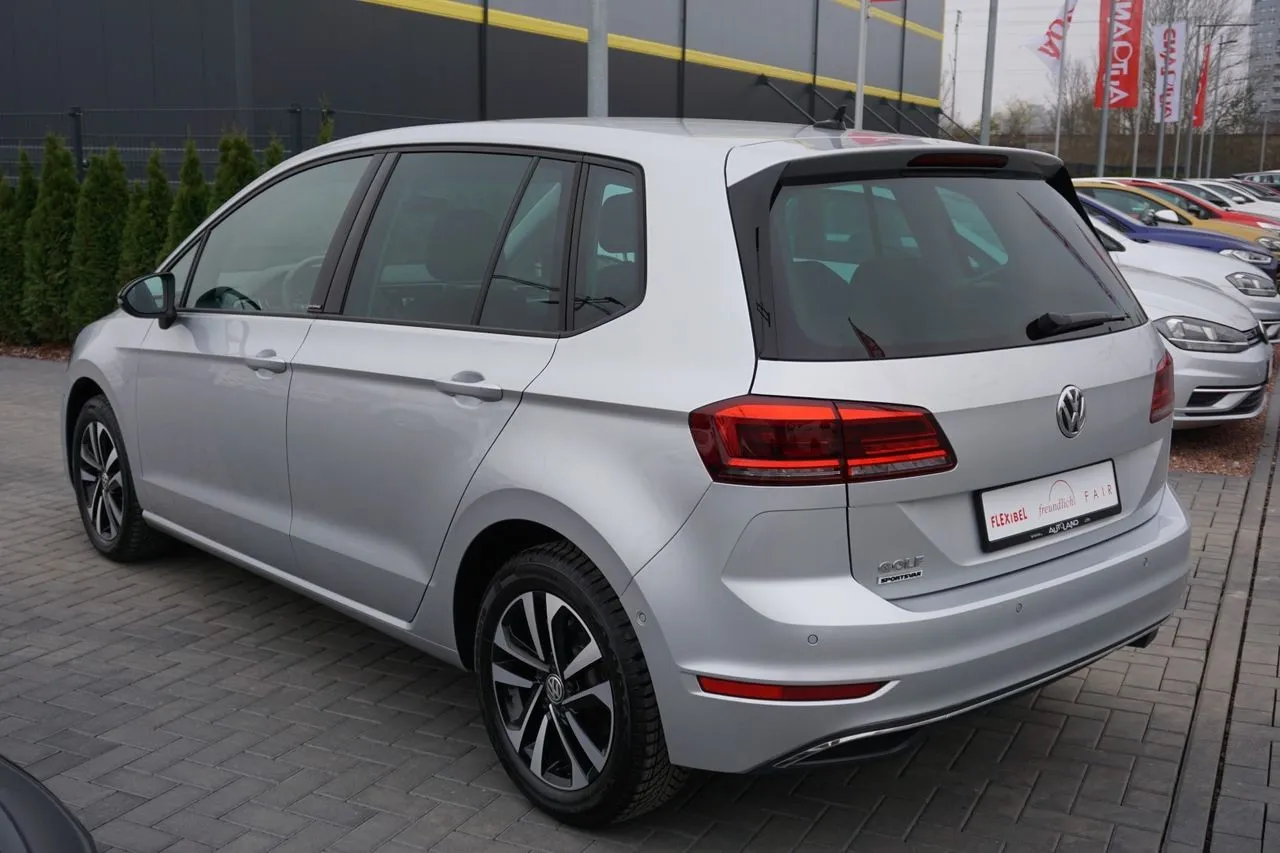 Volkswagen Golf Sportsvan IQ.Drive 1.0 TSI...  Image 2