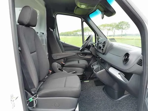 Mercedes-Benz Sprinter 519 CDI 3.0 LTR 6 CYL! Image 6