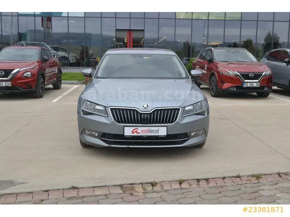 Skoda SuperB 1.6 TDI Style Image 8